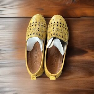 Spring Step Shoes Fusaro Perforated Loafer Flats Leather Yellow Womens Size 40 9